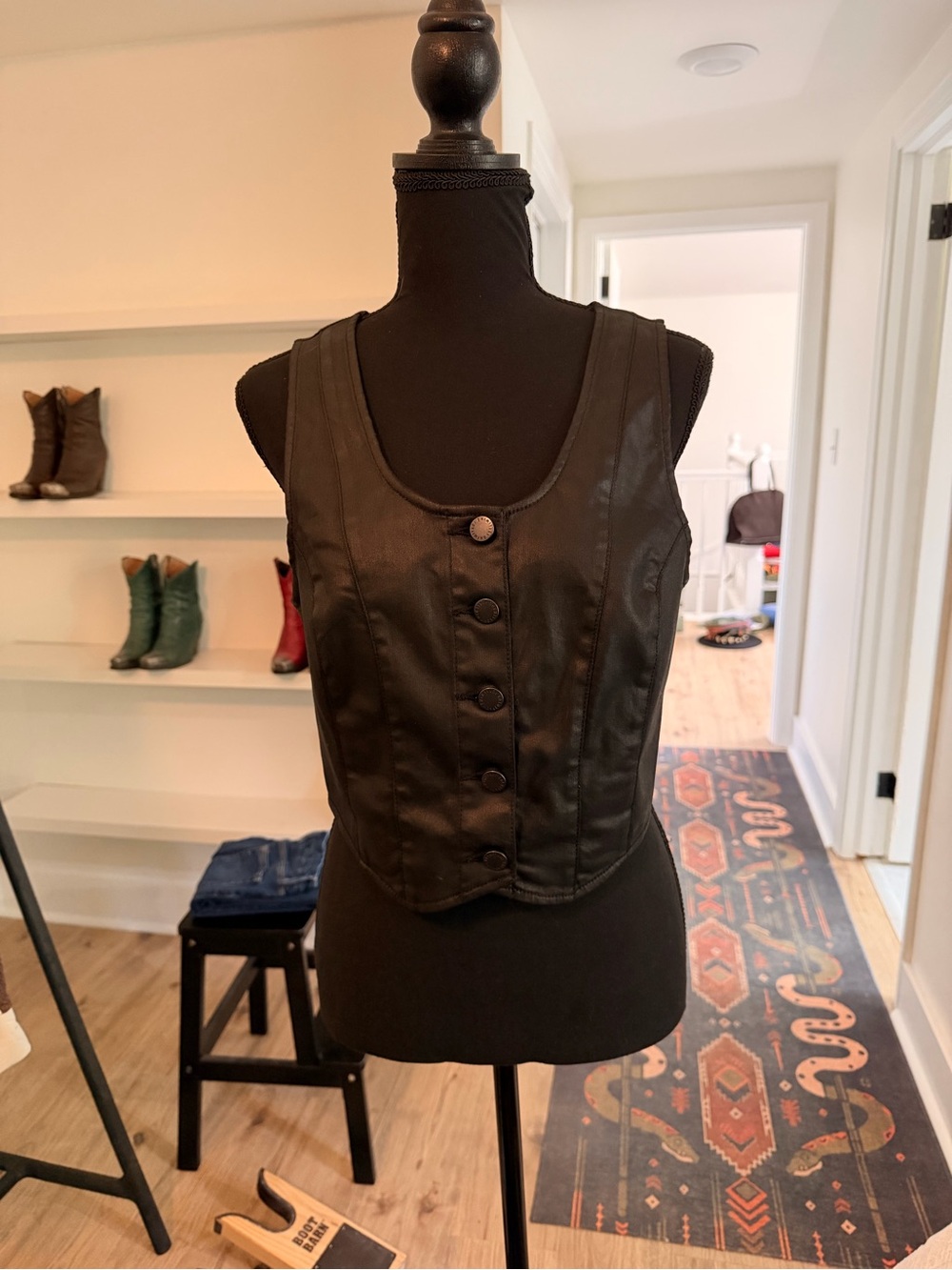 Idyllwind Black Button-Front Sleeveless Vest